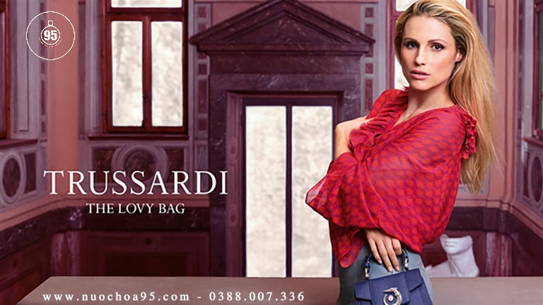 Thời trang quần áo và túi xách nữ năm 2021 của thương hiệu Trussardi